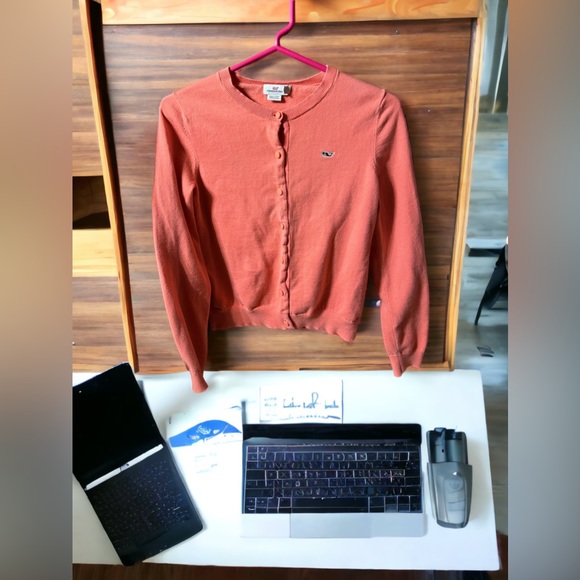 Vineyard Vines Cardi! - Picture 1 of 1